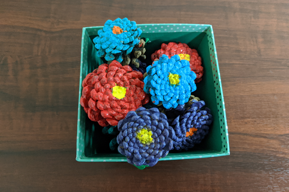 flower pinecone craft