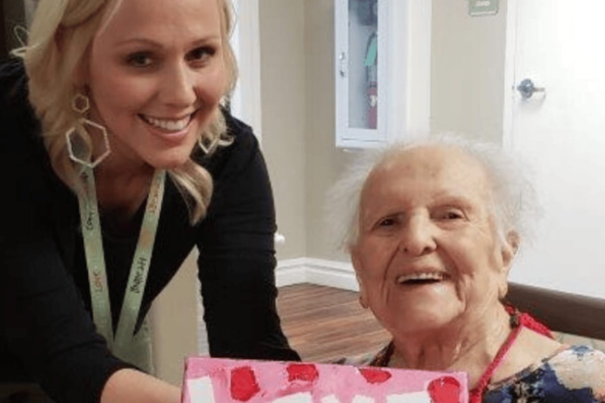 Hospice-volunteer